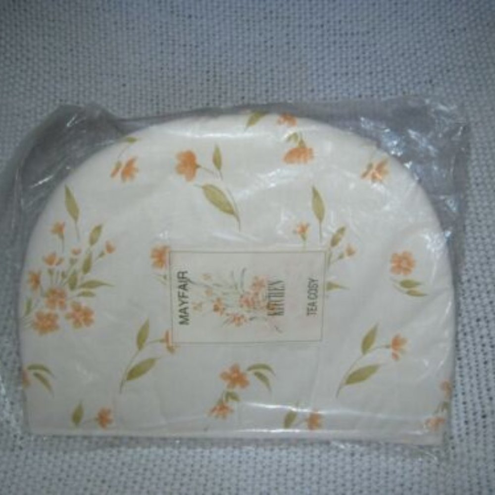 Floral Cream Patterned Tea Cozy